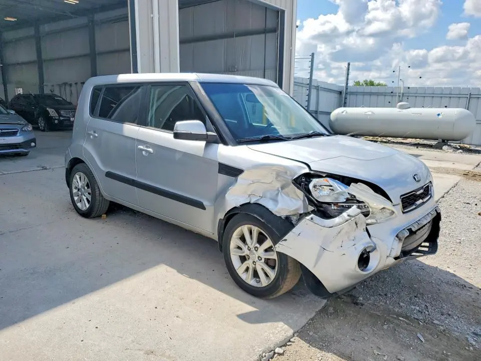 2013 KIA SOUL +  