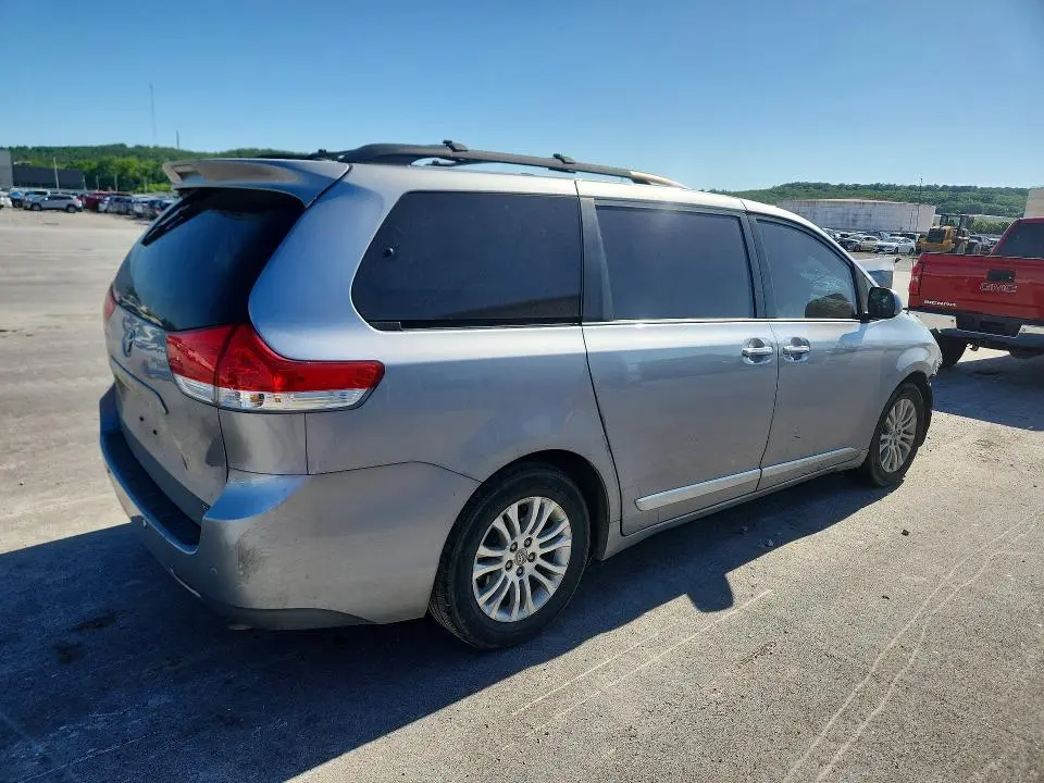 2013 TOYOTA SIENNA XLE 8-PASSENGER  