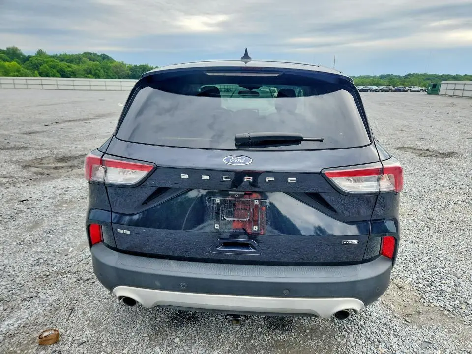 2021 FORD ESCAPE SE  