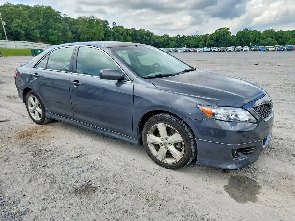 2011 TOYOTA CAMRY SE  