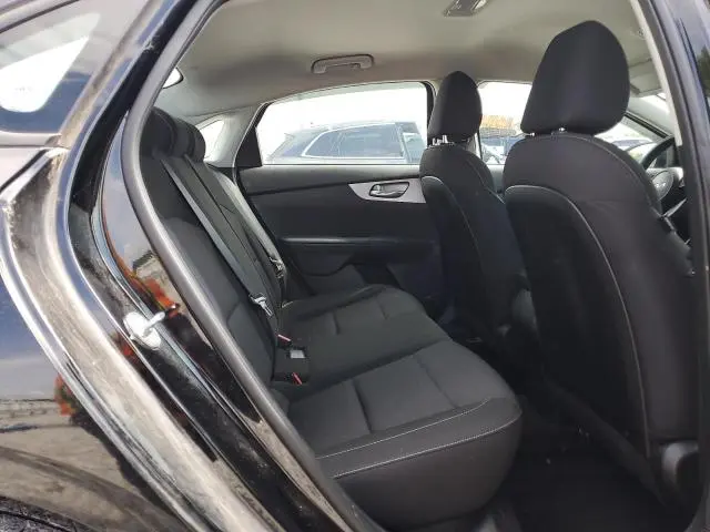 2023 KIA FORTE LX  