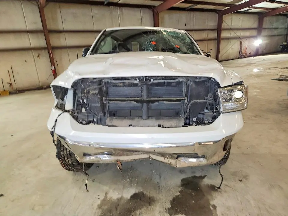 2016 RAM 1500 SLT  