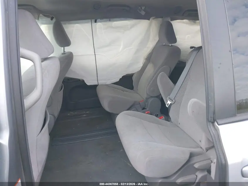 2017 TOYOTA SIENNA LE 8 PASSENGER