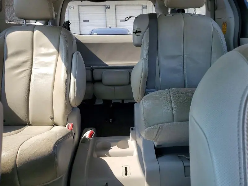 2014 TOYOTA SIENNA XLE 8-PASSENGER  