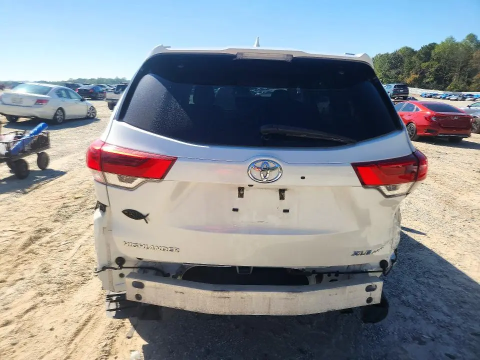 2019 TOYOTA HIGHLANDER XLE  