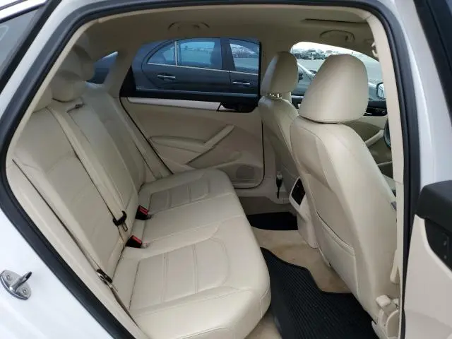 2013 VOLKSWAGEN PASSAT SE  