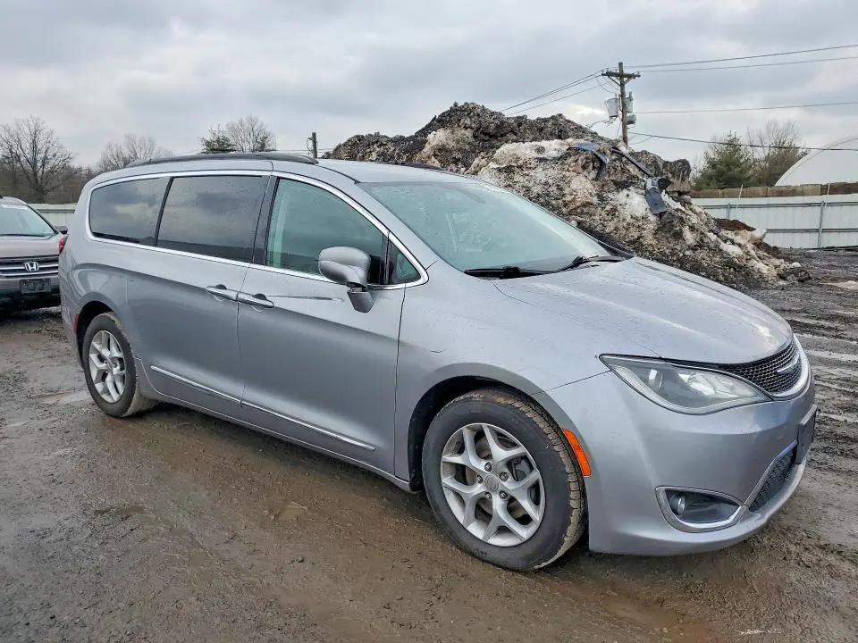 2017 CHRYSLER PACIFICA TOURING L  