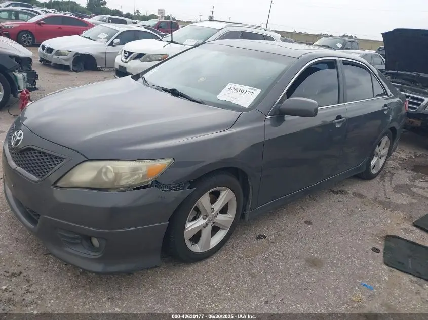 2011 TOYOTA CAMRY SE