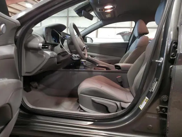 2024 HYUNDAI ELANTRA SE  
