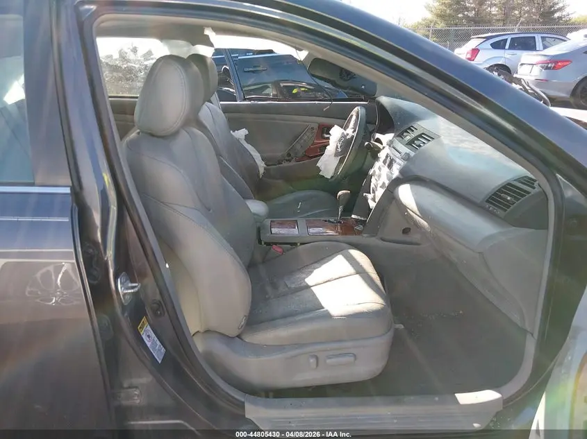 2011 TOYOTA CAMRY XLE V6