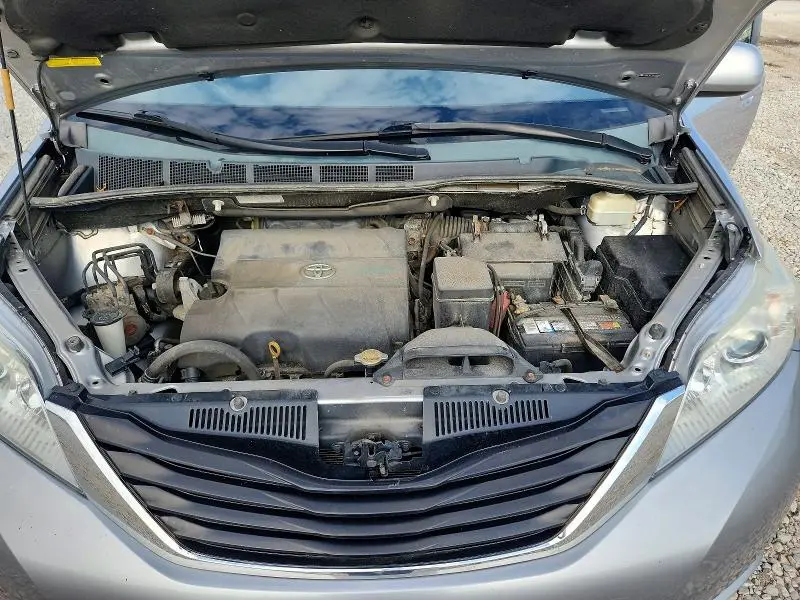 2013 TOYOTA SIENNA LE  