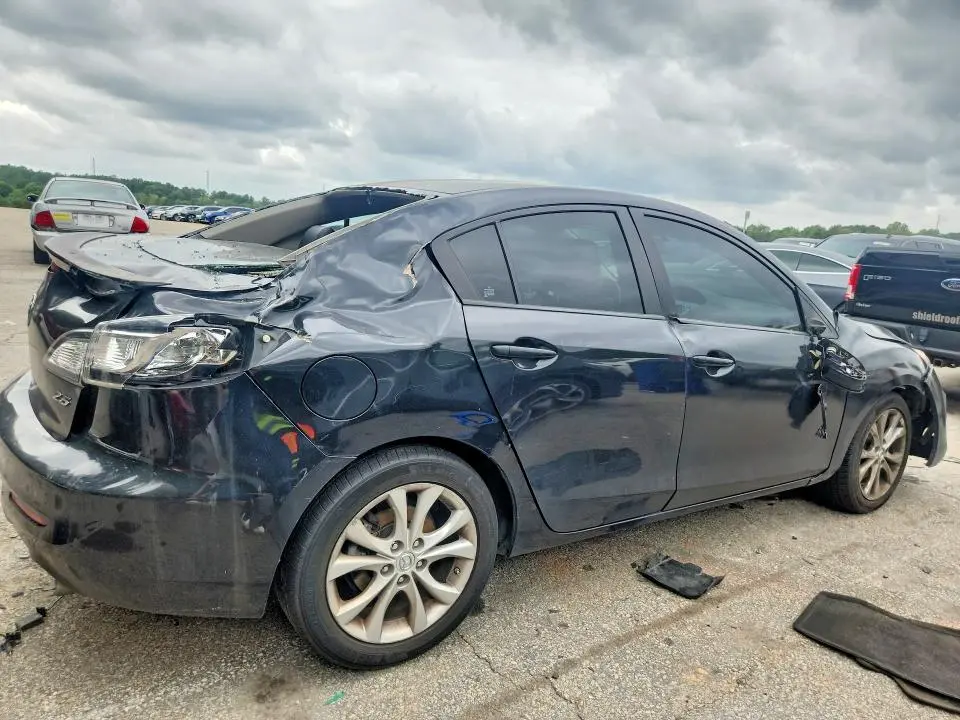 2011 MAZDA 3 S  