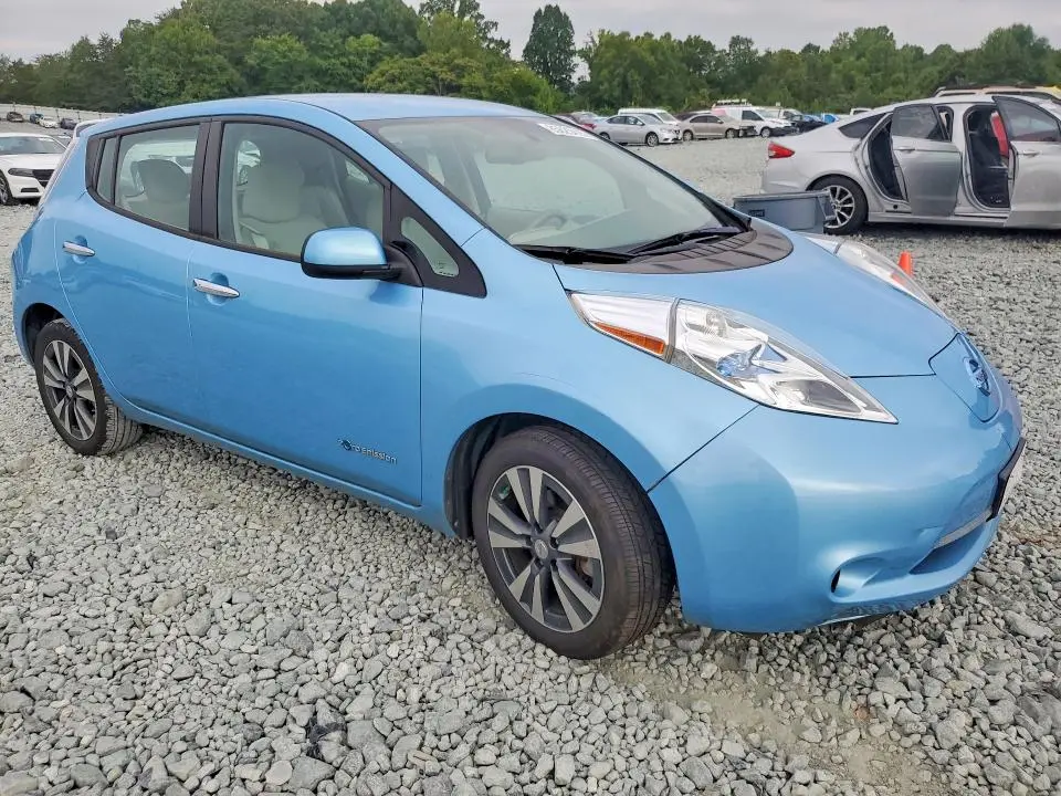 2015 NISSAN LEAF SV  