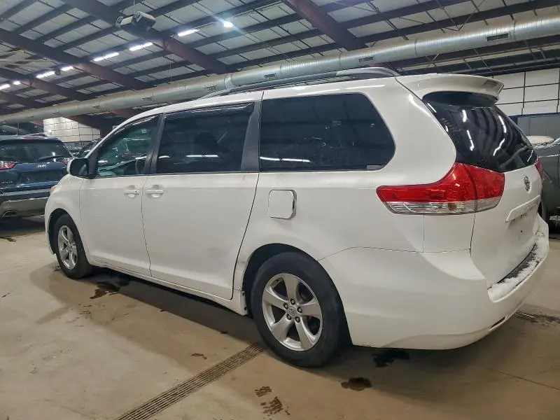2014 TOYOTA SIENNA LE  