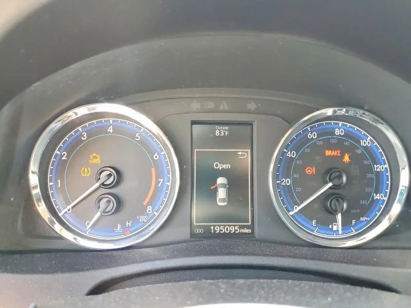 2018 TOYOTA COROLLA SE  