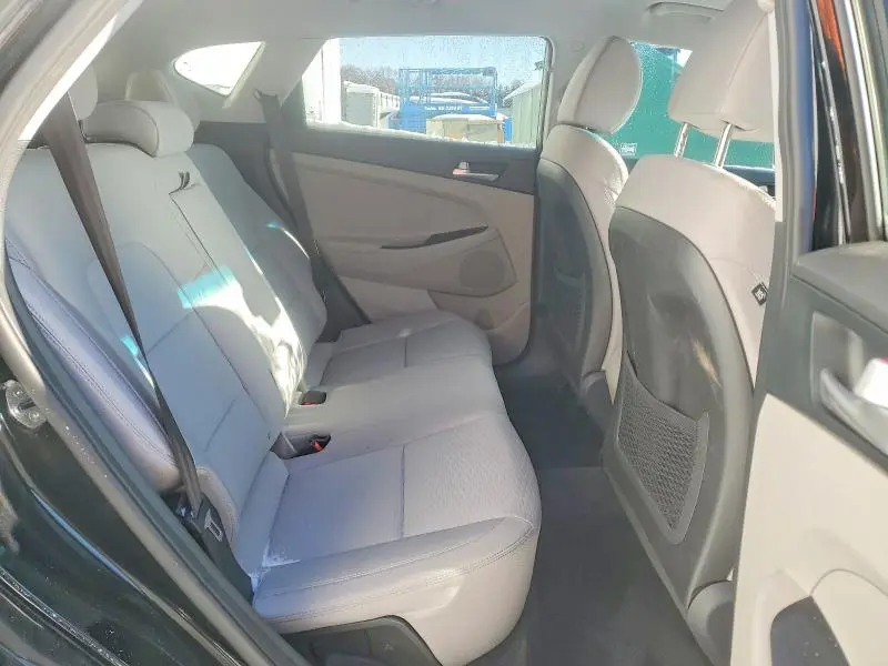 2021 HYUNDAI TUCSON SE  