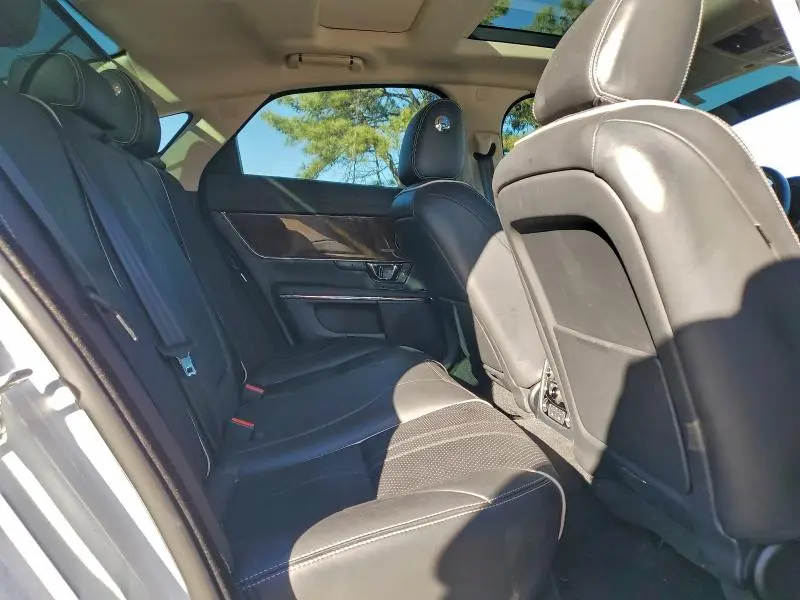 2019 JAGUAR XJ R - SPORT  