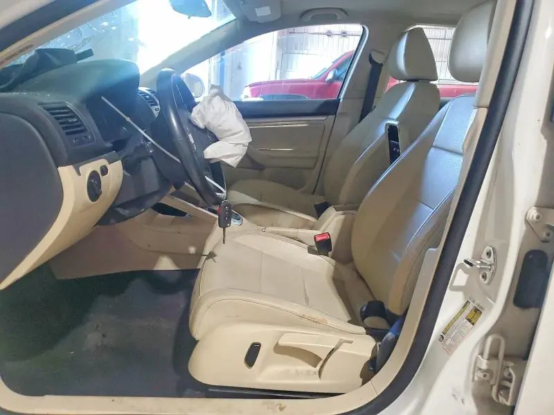 2010 VOLKSWAGEN JETTA LIMITED  