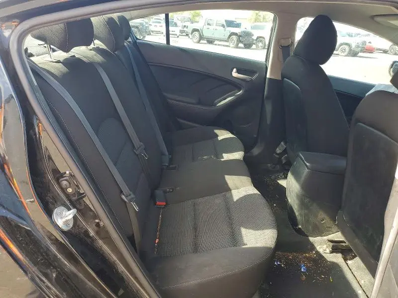 2017 KIA FORTE LX  