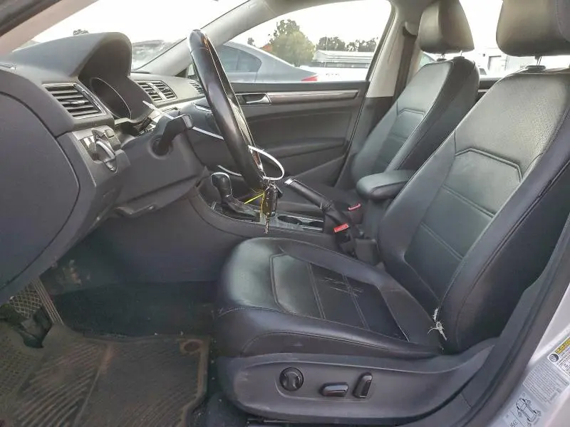 2017 VOLKSWAGEN PASSAT SE  