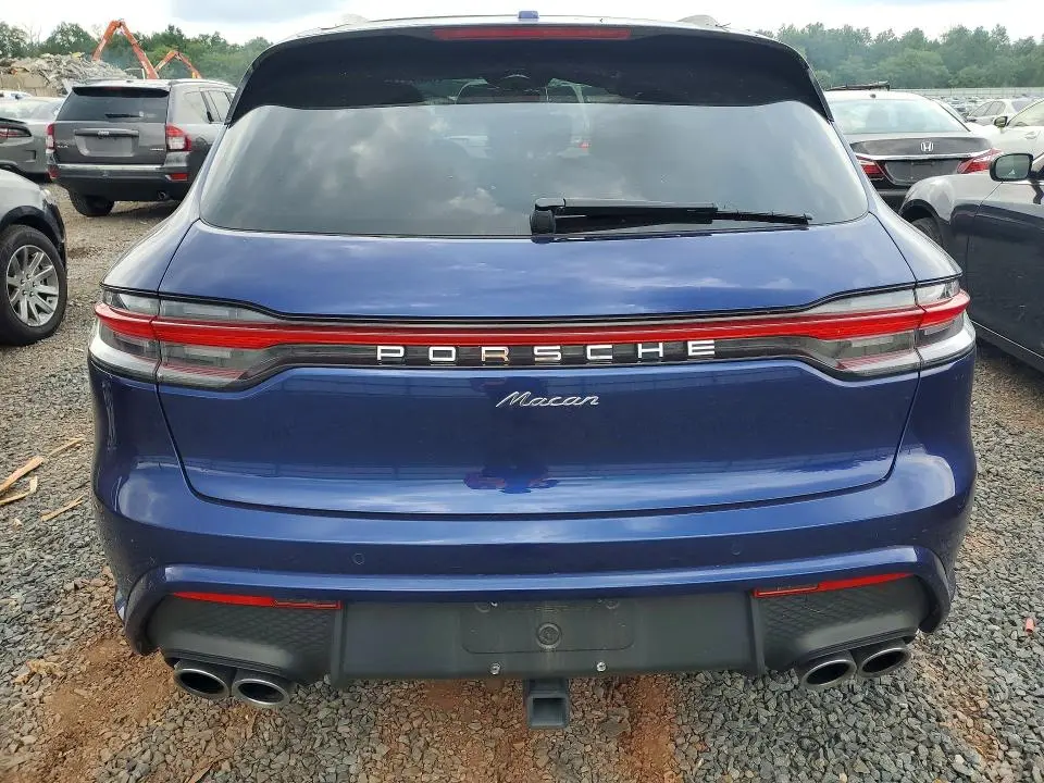 2024 PORSCHE MACAN BASE  
