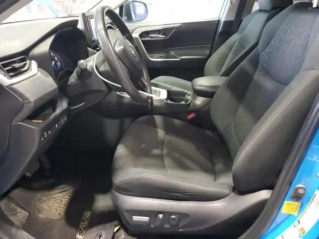 2020 TOYOTA RAV4 XLE  