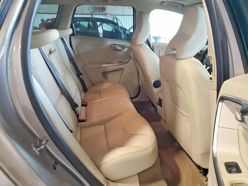 2015 VOLVO XC60 T5 PLATINUM  