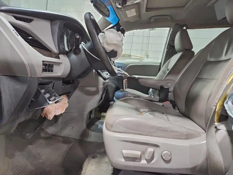 2015 TOYOTA SIENNA XLE  