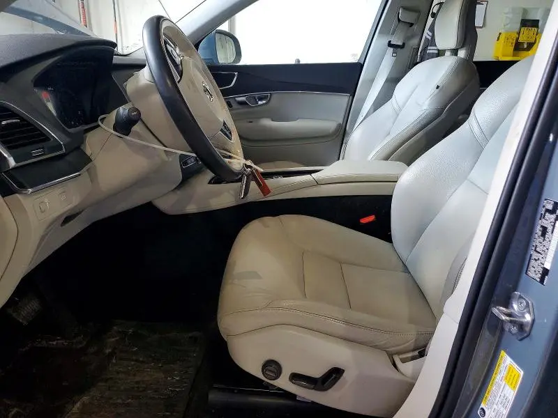 2020 VOLVO XC90 T5 MOMENTUM  