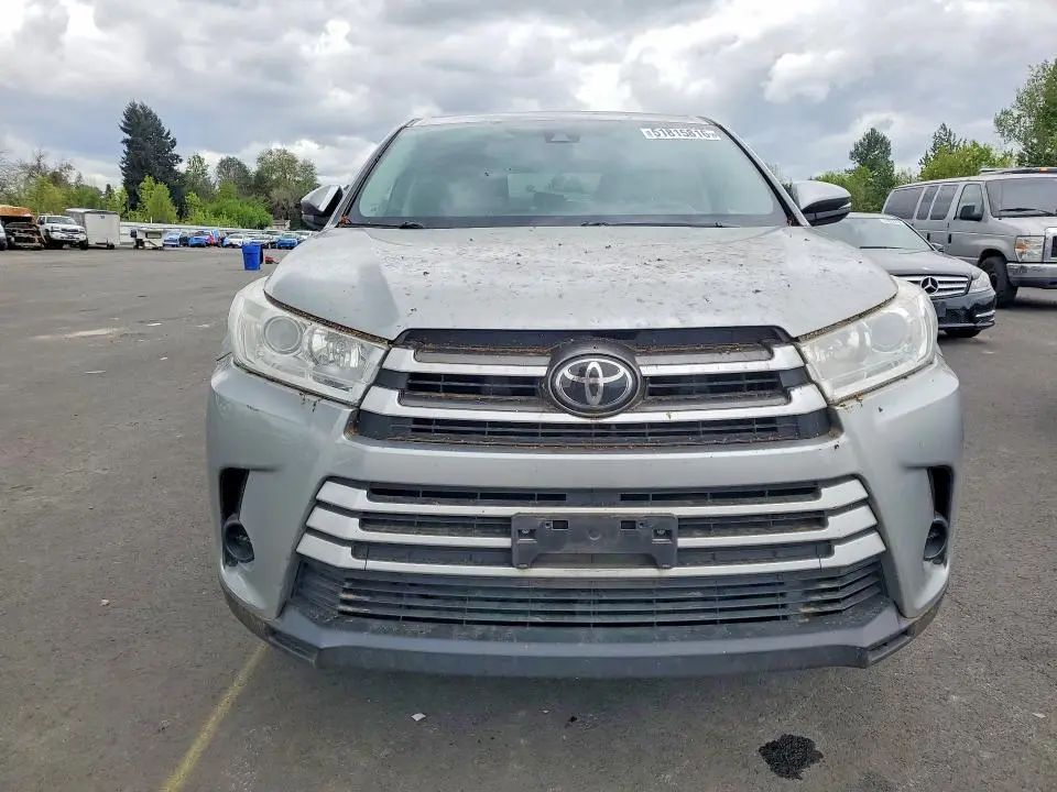 2017 TOYOTA HIGHLANDER LE  