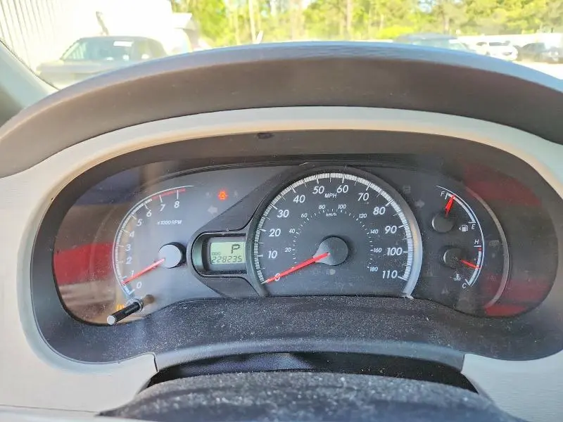 2011 TOYOTA SIENNA LE  