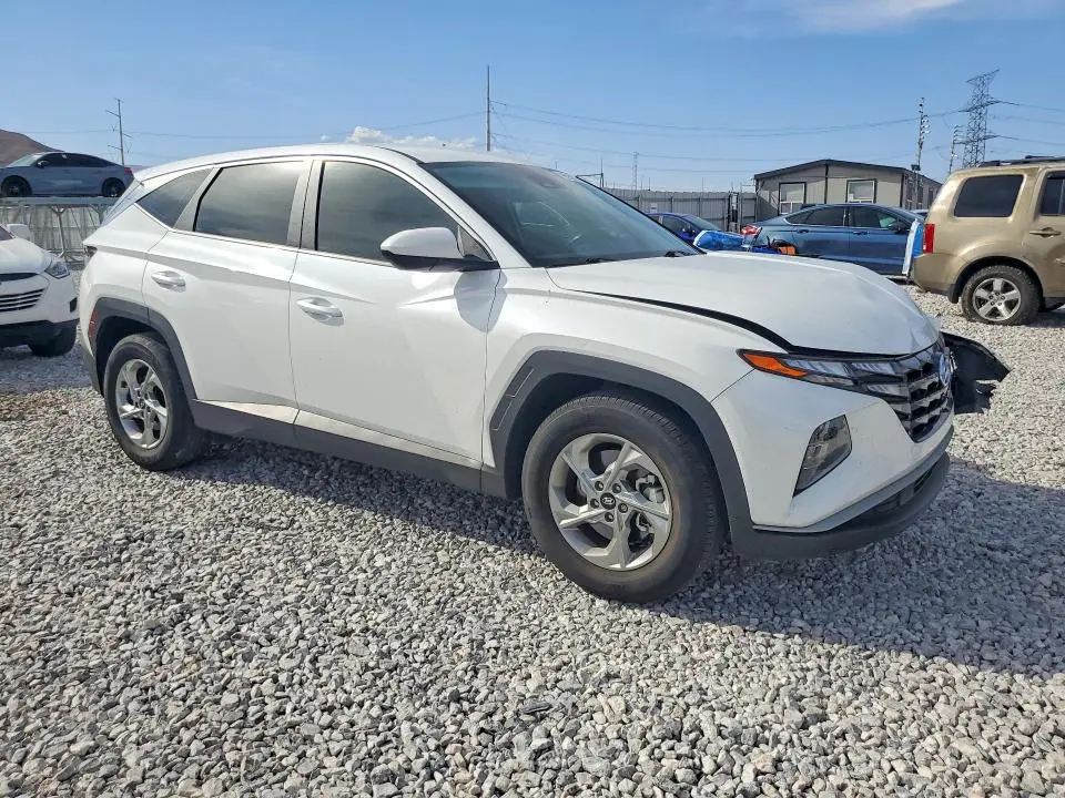 2022 HYUNDAI TUCSON SE  