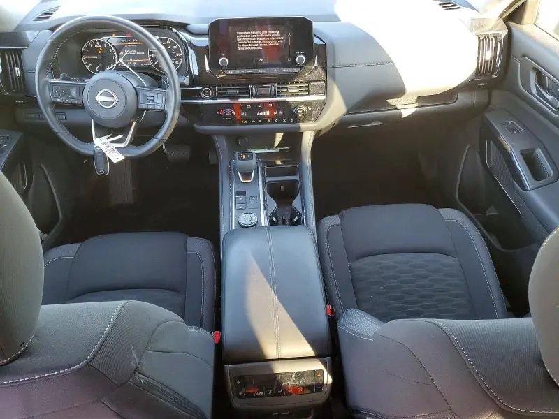 2024 NISSAN PATHFINDER SV  