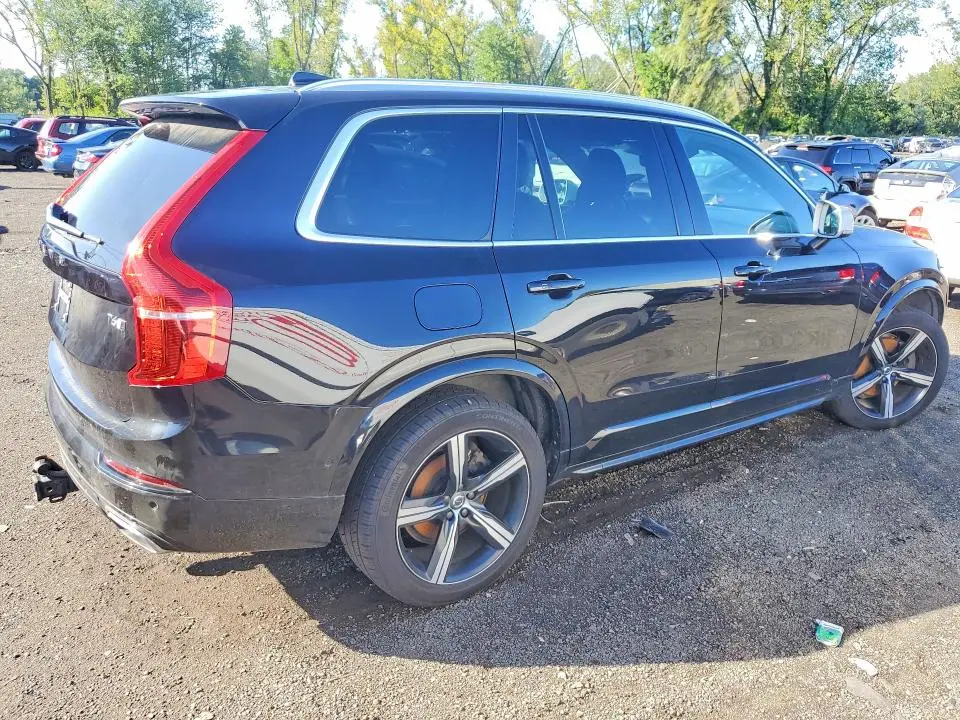 2017 VOLVO XC90 T6  