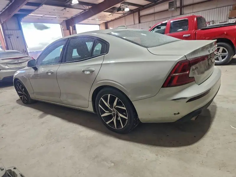 2019 VOLVO S60 T6 MOMENTUM  