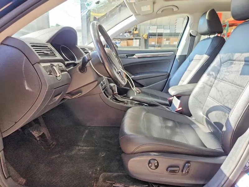 2018 VOLKSWAGEN PASSAT SE  