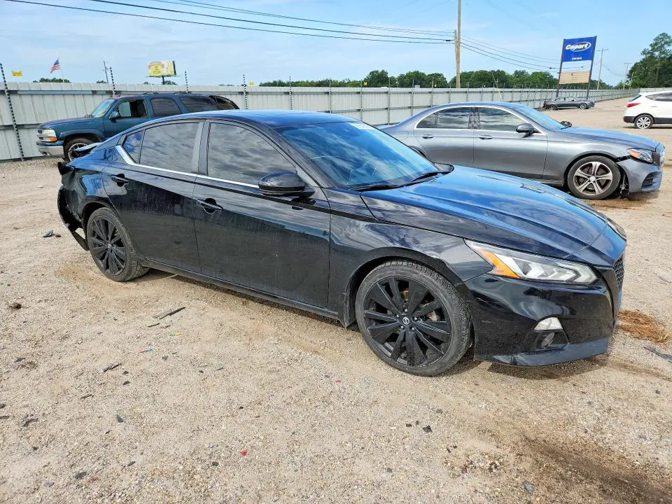 2022 NISSAN ALTIMA SR  
