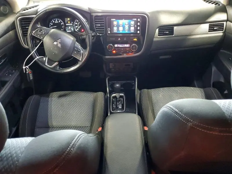 2017 MITSUBISHI OUTLANDER SE  