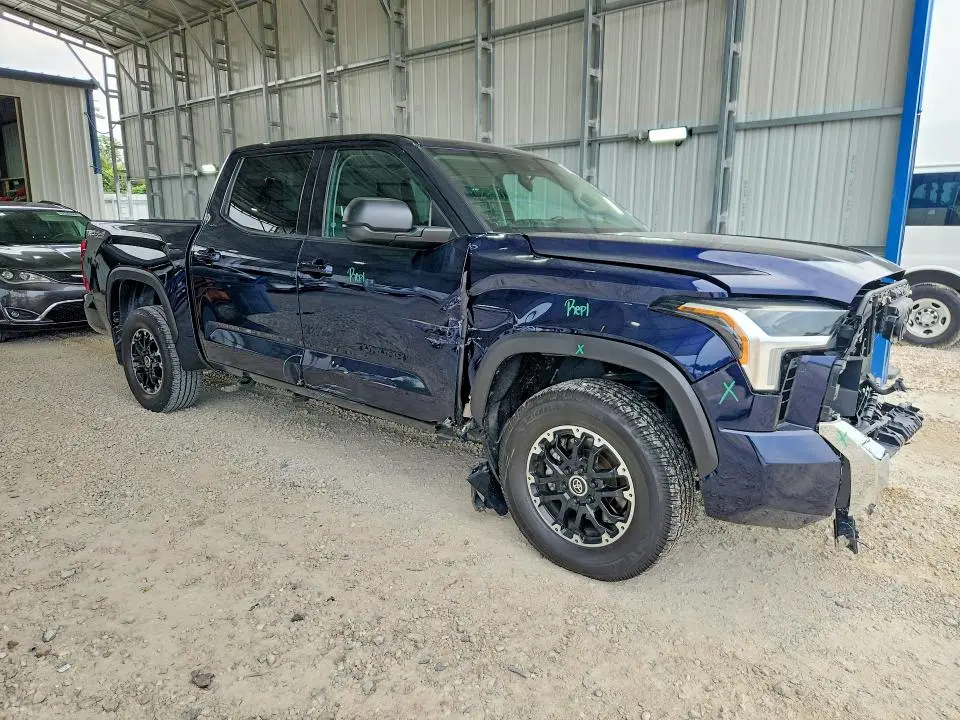 2022 TOYOTA TUNDRA SR5  