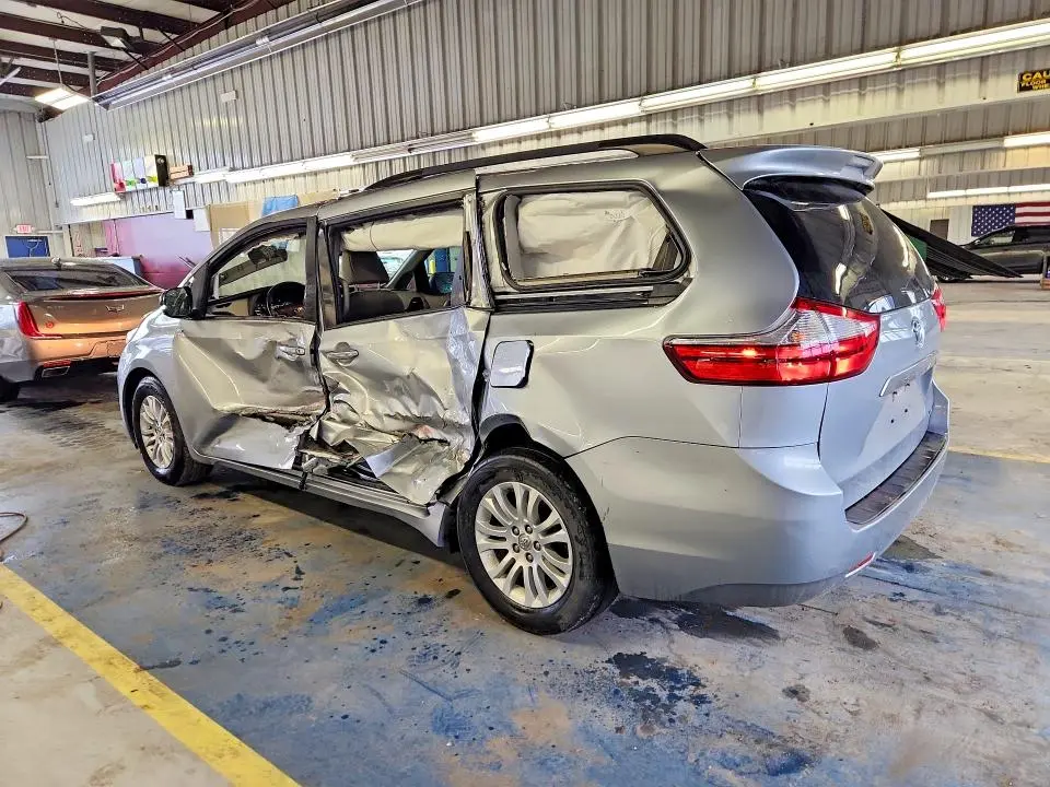 2015 TOYOTA SIENNA XLE 8-PASSENGER  