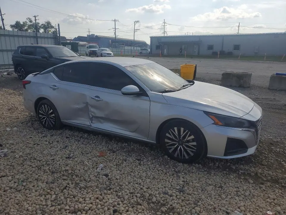 2023 NISSAN ALTIMA SV  
