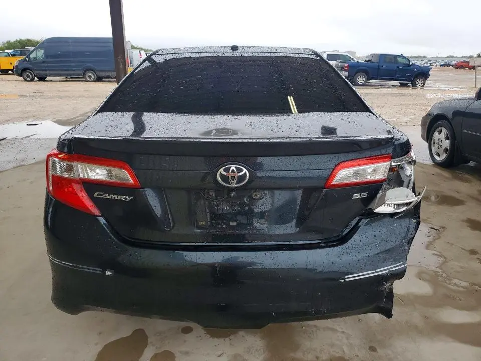 2012 TOYOTA CAMRY SE  