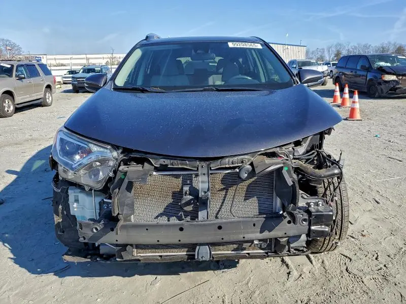 2017 TOYOTA RAV4 XLE  