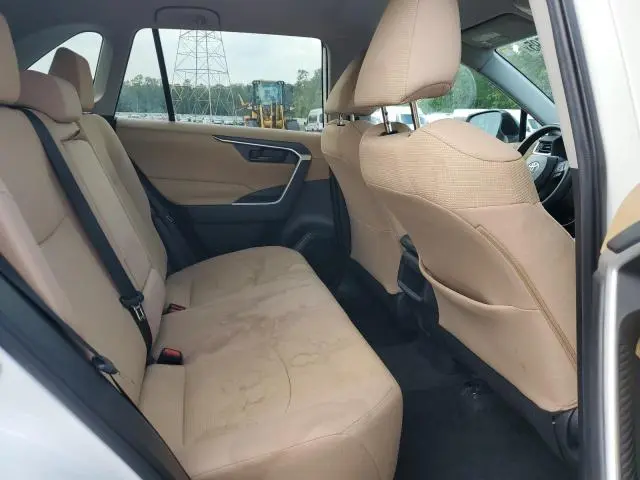 2020 TOYOTA RAV4 LE  