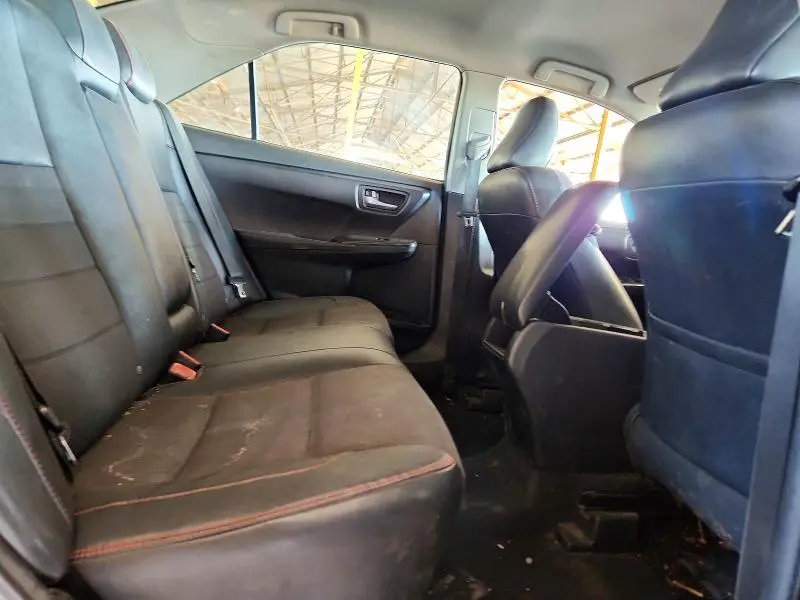 2016 TOYOTA CAMRY SE  