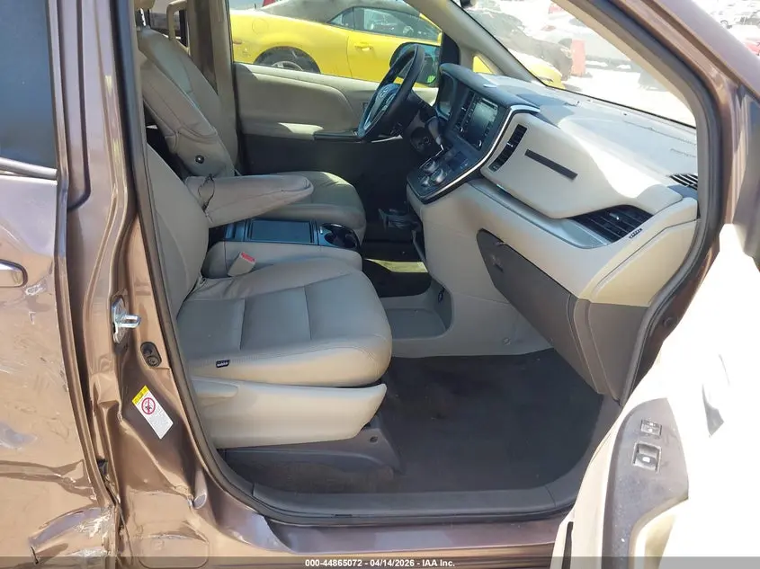 2018 TOYOTA SIENNA LE 8 PASSENGER