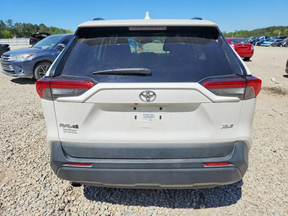 2020 TOYOTA RAV4 XLE  
