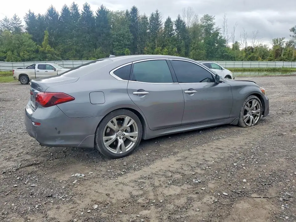2015 INFINITI Q70 3.7  