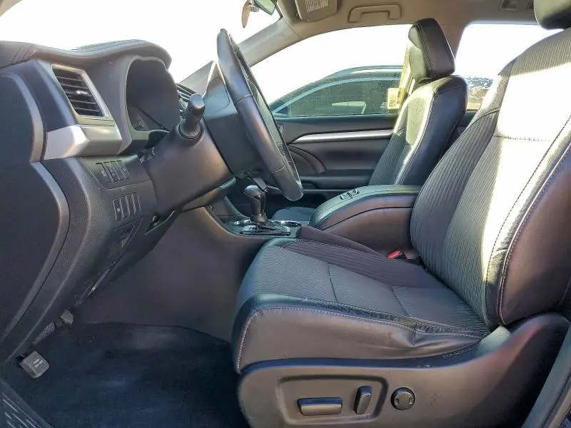 2018 TOYOTA HIGHLANDER LE  