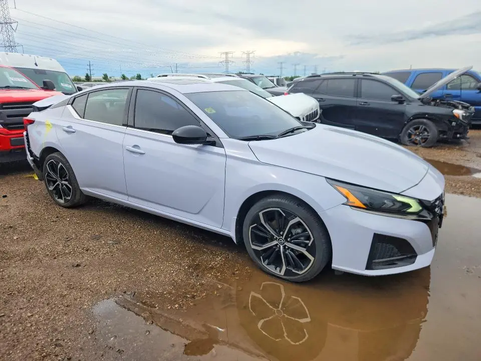 2024 NISSAN ALTIMA SR  